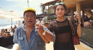 Рождество / the night before (2015). Millen Cyrus Blak Blakan Soal Kehidupan Asmaranya