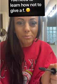 Amanda Hann's Instagram, Twitter & Facebook