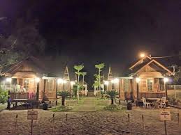 Dekat jee dengan laut :) homestay (2 bilik + 2 bilik air). Interesting Places In Malaysia Desa Damai Chalet Pengkalan Balak Melaka