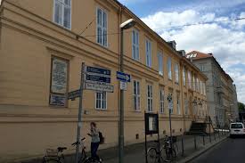 The dpg is also present in germany's capital berlin. Siemens Baut Im Denkmalgarten Mitte