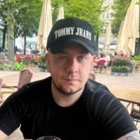 40+ "Liam Steele" profiles