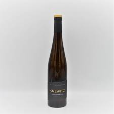 Als riesling bin ich definitiv zu erkennen, ohne dass mich säure dominiert. Knewitz Steinacker Riesling 2018 Bei Rot Weiss Rose