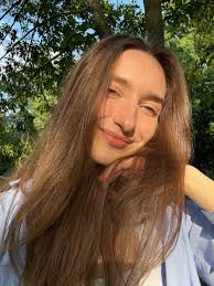 Hello!! My name is Julia, I am 19 years old and I currently live in  Watertown while taking my gap year before school. I plan to start my  general education this fall