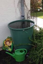 Eine wassertonne für den garten spart geld und schon die umwelt. Wassertank Im Garten Wie Sie Regenwasser Effizient Sammeln
