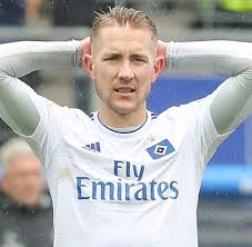 Lewis holtby, at shalke, was known to be: Hsv Lewis Holtby Wird Zum Sinnbild Einer Wehrlosen Truppe Welt