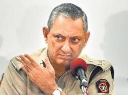 Fadnavis gives Maria 'prima facie' clean chit