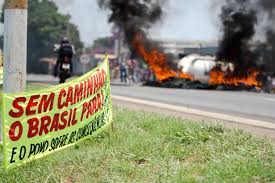 Resultado de imagem para protesto dos caminhoneiros