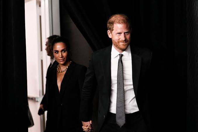 Prince Harry, Meghan slam 'reckless' photographers lurking outside kids' school - Yahoo News UK