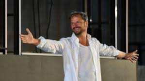 Unmittelbar nach dem studium schloss sich hochmair der gruppe stemann an, einer schauspieltruppe um den. Zwei Die Sich Verstehen Gery Keszler Und Philipp Hochmair Kurier At