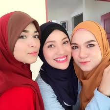 Uqasha, nelydia, raysha rizrose, aprena manrose, octavia manrose. Biodata Chacha Maembong Adik Kepada Emma Maembong Azhan Co