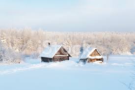 Casa rural el serenal se encuentra en un lugar privilegiado, en un entrono rodeado por infinidad de legados de historia y una naturaleza aún no ha desaparecido la nieve de los picos y en el valle ya está despertando la nueva primavera, florecen los cerezos y el resto de frutales, los. Casas Rurales En La Nieve Fotografias De Stock Freeimages Com