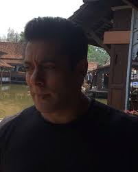 смотреть индийский фильм с шахрукх кханом в хорошем качестве Tigr Zhiv Tiger Zinda Hai 2018 Boevik Triller Trillery Filmy Hd I Boevik