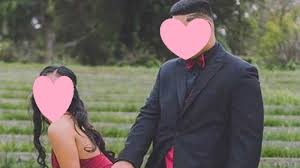 Ide foto prewedding outdoor pertama yang bisa kamu coba adalah mencari spot terbaik di bawah kerangka atap bangunan tua seperti foto di atas. Pasangan Ini Panen Hujatan Usai Unggah Foto Prewedding Dengan Pose Begini Tribunnews Com Mobile