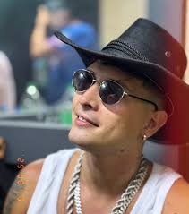 PASO DESAKTA2 POR OPUS COSTANERA CON UN LLENO TOTAL. FELICITAMOS A FER  OLMEDO, QUE SERÁ PAPÁ Hace algunos días el vocalista de Desakta2 tuvo una  nota íntima con Javier Pretto viceintendente de