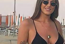 Classe 1997 gaia gozzi è la giovanissima vincitrice di amici 2020 e, in vena di confidenze con i fan, la giovanissima cantante ha raccontato qualcosa di sé come ad esempio. Gaia Gozzi Forme Sinuose In Costume L Ex Di Amici Bellissima Foto