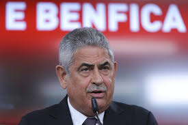 Seguimos unidos para lutar por vitórias e viver os momentos de glória que a nossa história exige! Luis Filipe Vieira Em Prisao Domiciliaria Ate Pagar Caucao De Tres Milhoes De Euros Operacao Cartao Vermelho Publico