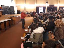 A speciale tg5 dopo c'è posta per te la testimonianza di sami modiano che ha vissuto la tragedia dell'olocausto. Sami Modiano Abbraccia Gli Studenti Di Latina Siete La Speranza Solo Grazie A Voi Ragazzi Ho Compreso Perche Sono Uscito Vivo Dal Lager