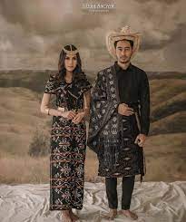 Di daerah sikka, kain ini dinamakan utan untuk sarung wanitanya dan lipa untuk sarung prianya. 41 Baju Adat Nusantara Ideas Traditional Outfits Traditional Dresses Indonesian Clothing
