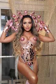 De cangaceira sexy a efeitos especiais: musas do Carnaval prometem  fantasias caras, criativas e luxuosas