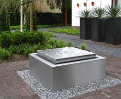 pin van alejandra hurtado op front and side yard ideas where the sidewalk begins voortuin ontwerp waterpartij voortuin