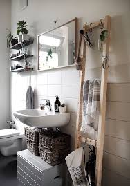 Ikea Hack Vom Regal Seitenteil Zur Dekorativen Leiter Craftifair Craftifair Dekorativ Tiny Bathroom Storage Small Bathroom Storage Diy Bathroom Storage
