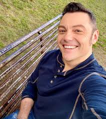Alla mia età è il quarto album in studio del cantautore italiano tiziano ferro, pubblicato il 7 novembre 2008. Tiziano Ferro The Producers Wanted To Make Me Pretend To Be Engaged And I