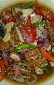Masak hingga mendidih, baru dimasukkan ikan, pes asam jawa dan daun kesum. Resepi Ikan Talang Kering Masak Asam Resepi Sheila Rusly Facebook