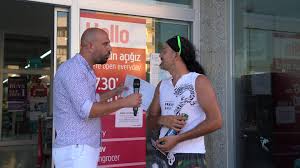 Sokak röportajında vatandaşlara hem yatakta hem mutfakta söylenen bir söz söyler misiniz denmiş. Banana Tv Zamana Garsi 5 Bolum Facebook