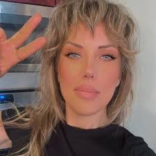 Nicole Tracy's Instagram, Twitter & Facebook