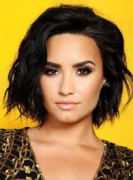 Demi Lovato Kinnlange Schwarze Haare Praktische Und Schone Frisur Fur Jeden Anlass Kurzhaarfrisuren Frisuren Fur Schwarze Haare Haarschnitt Ideen