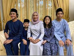 Ziana zain dakwa suami mendera anak 07 mac 2018. Hiburan Ziana Zain Nafi Menghasut Anak Anak Untuk Membenci Bekas Suami