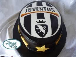 Torta Di Compleanno Juventus Decorated Cake By Italiancakes Torta Di Calcio Torte Di Compleanno Torta Pallone Da Calcio
