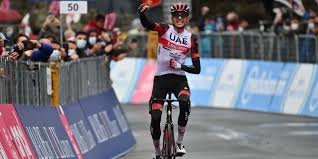 Tres puertos de 1ª categoría hacen prever una batalla total por la maglia rosa, sobre todo para los menos. Eg0466ild R25m