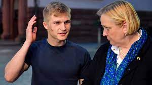 Jako powód podała swój brak zgody na prowadzenie rozgrywek partyjnych kosztem ogólnoeuropejskich projektów. Wolontariusze Ze Sztabu Rozy Thun Oblani Fekaliami Zaczyna Byc Niebezpiecznie Polsat News