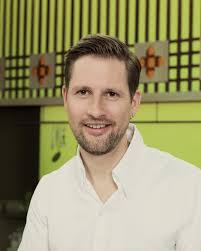 Meet the Team! Wir starten unsere neue Reihe, in der wir euch die Menschen  vorstellen, die unsere Gerichte und das ÖSCH NOIR Erlebnis so einzigartig  machen. Heute: Patric Ellinger, Entremetier, von Anfang