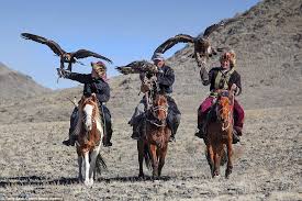 Meet The Kazakh Eagle Hunters Who Train Their Birds To Hunt For Wolves In 2020 Eagle Hunting Old Art Eagle Hunter
