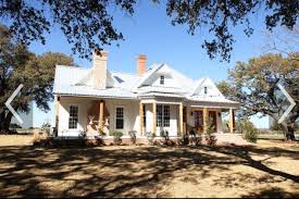 Magnolia Homes Waco Tx Farmhouse House Farmhouse Exterior Joanna Gaines House