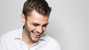 Couple Mon Homme Est Un Beau Gosse Un Probleme Marie France Magazine Feminin