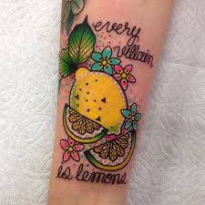 Tattoo On Craque Pour Une Salade De Fruits Sur La Peau Cute Tattoos Food Tattoos Fruit Tattoo