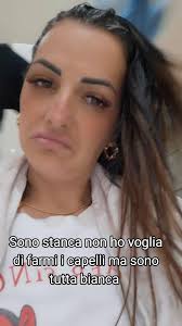 Capelli Bianchi e Stanchezza: La Verità di Jenny