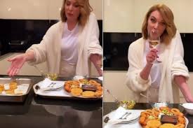 Jun 11, 2021 · νάσος κάτρης εμβόλιο: Deite Thn Tatiana Stefanidoy Na Etoimazei Bradino Sthn Koyzina Toy Spitioy Ths Video Clickmag Gr