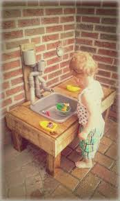 Diy Einen Wasserspieltisch Braucht Jeder Garten Tuin Ideeen Kinderen Achtertuin Speeltuin Kindertuin