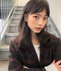 肩につくくらいの髪型がちょうどいい ミディアムヘアのアレンジ hair ミディアムヘア ウェーブヘア ショートのヘアスタイル
