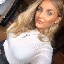 Amber Brunton's Instagram, Twitter & Facebook