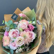 Ordering flowers to gold coast australia was never so. Roses Only Gold Coast Florist Beautiful Flowers Delivered Same Day