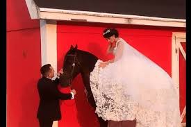 En su perfil de instagram, la modelo y. Edwin Luna Y Kimberly Flores Te Mostramos Los Detalles De Lo Que Fue Su Boda Por Lo Civil Chapin Tv