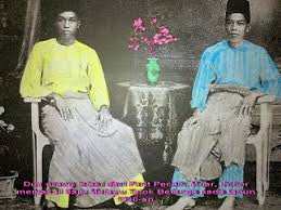 7 butang ini membawa erti 7 lapisan langit dan bumi serta 7 tingkat syurga dan neraka. Sejarah Baju Melayu Yang Dulunya Dikenali Sebagai Baju Kurung Soscili