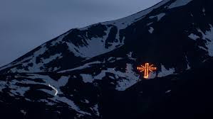 Juni des gleichen jahres, beschloss der tiroler landtag das land dem „heiligsten herzen jesu anzuvertrauen und so göttlichen beistand im krieg zu erhalten. X7rox9mbl2j0im