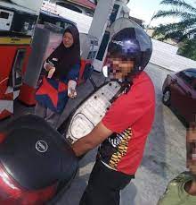 And since tanjung malim town is relatively small, it will take at most 10 minutes to reach the coffee shop from the toll exit. Pemandu 4wd Sebak Jumpa Lelaki Gigih Tolak Motosikal Dari Tanjung Malim Ke Penang Selepas Dibuang Kerja Dibayar Rm5 Dia Dah Macam Hilang Separuh Nyawa Viral Mstar