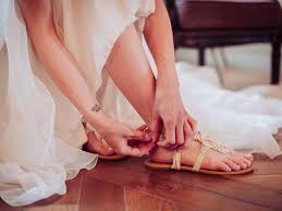 Suola in cuoio e tacco dalla forma conica svuotato e satinato nero. Scarpe Da Sposa Basse 40 Modelli Che Ti Conquisteranno